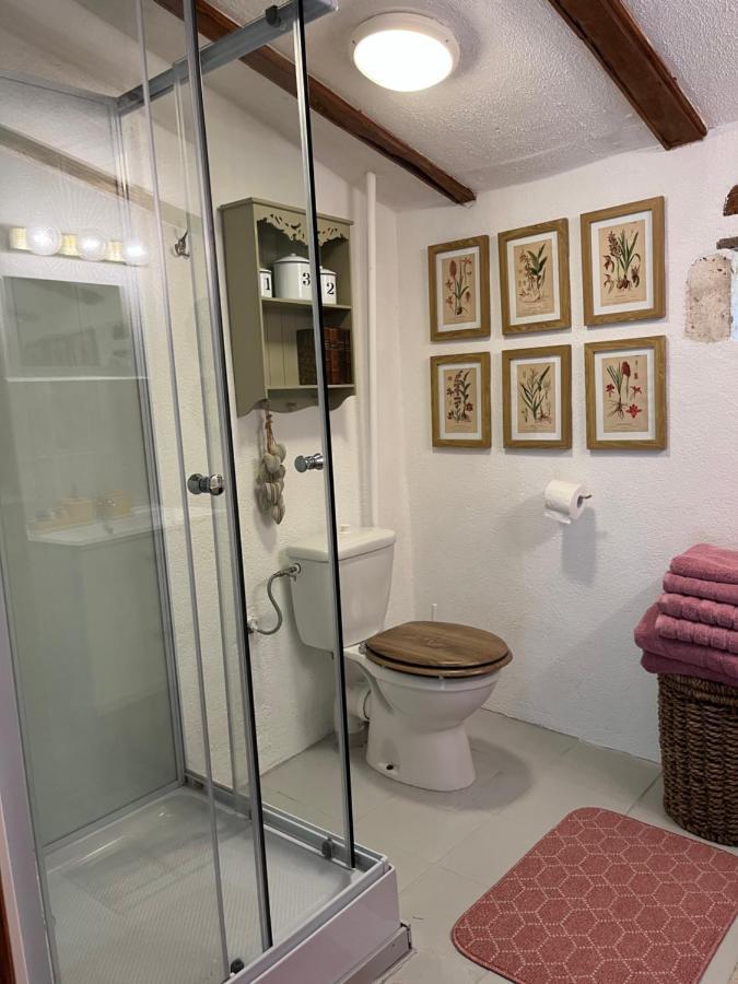 La Colline De Tilleul - Les Deux Puits - Cosy Cottage With Swimming Pool Near Aubeterre Saint-Romain  ภายนอก รูปภาพ