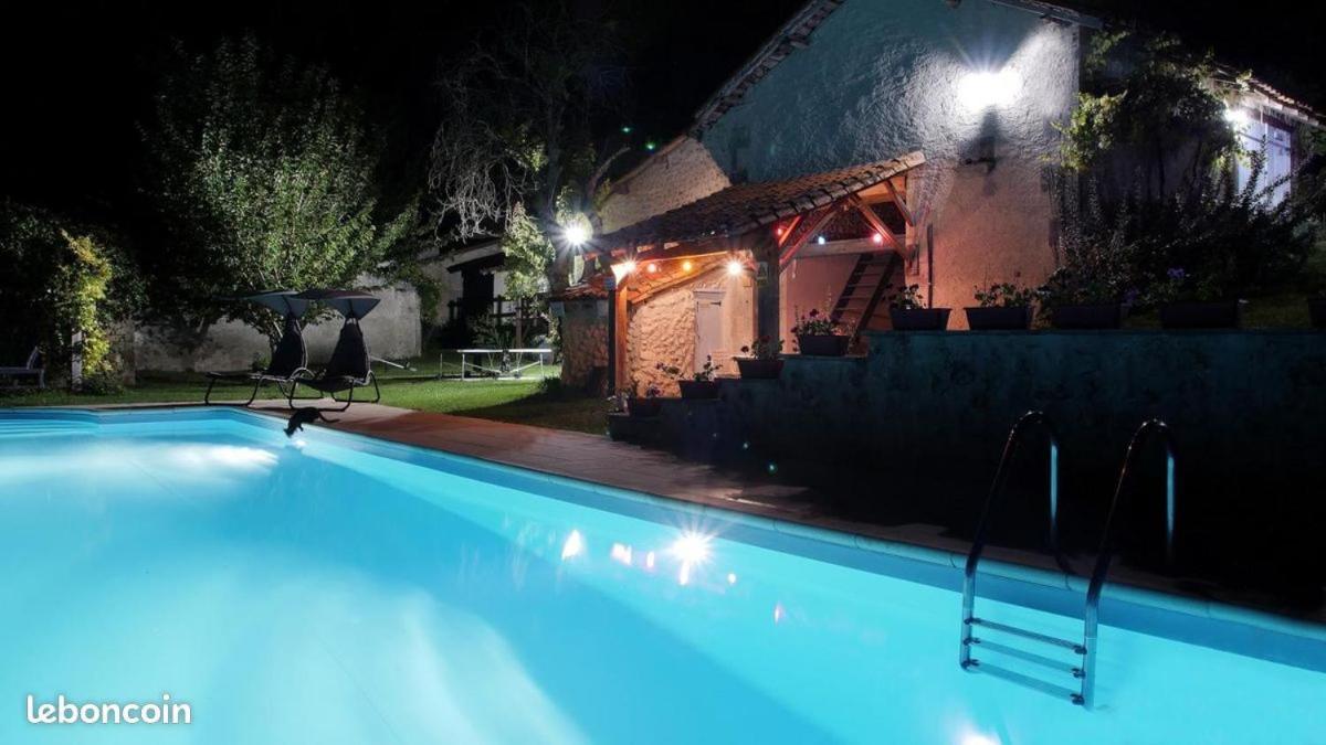 La Colline De Tilleul - Les Deux Puits - Cosy Cottage With Swimming Pool Near Aubeterre Saint-Romain  ภายนอก รูปภาพ