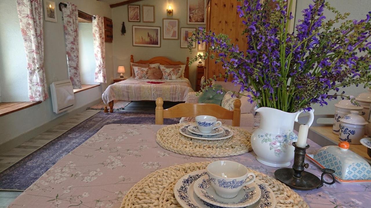 La Colline De Tilleul - Les Deux Puits - Cosy Cottage With Swimming Pool Near Aubeterre Saint-Romain  ภายนอก รูปภาพ