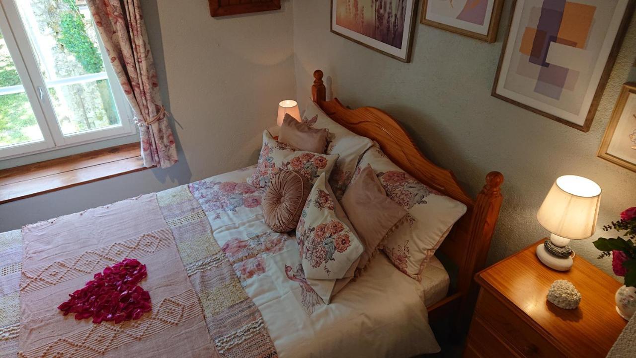 La Colline De Tilleul - Les Deux Puits - Cosy Cottage With Swimming Pool Near Aubeterre Saint-Romain  ภายนอก รูปภาพ