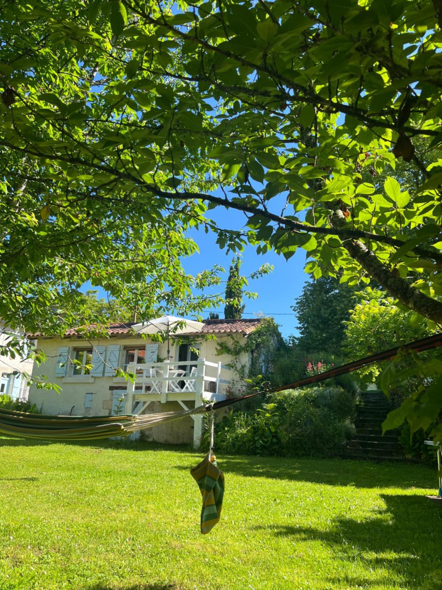 La Colline De Tilleul - Les Deux Puits - Cosy Cottage With Swimming Pool Near Aubeterre Saint-Romain  ภายนอก รูปภาพ